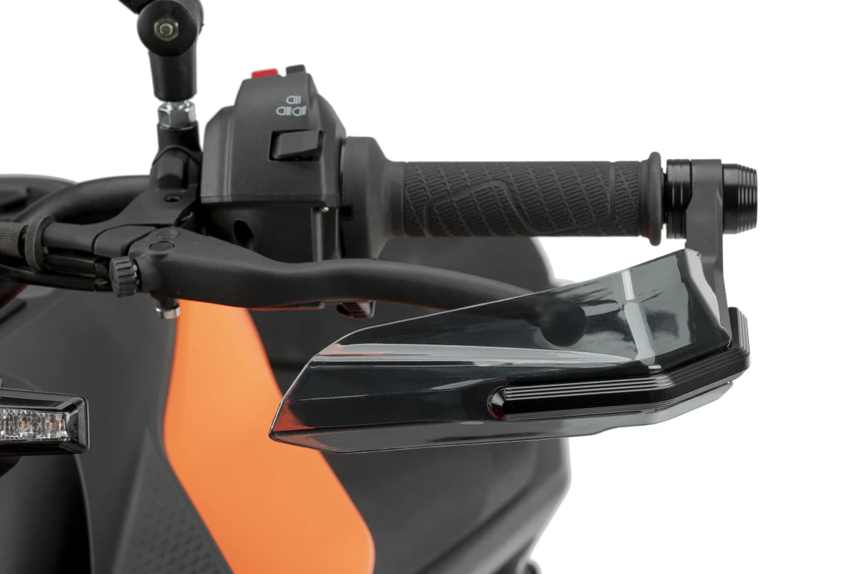 Puig Avant hand guards fitted to Honda CBR1000RR-R Fireblade SP 2024–2025 with smoked deflectors_1