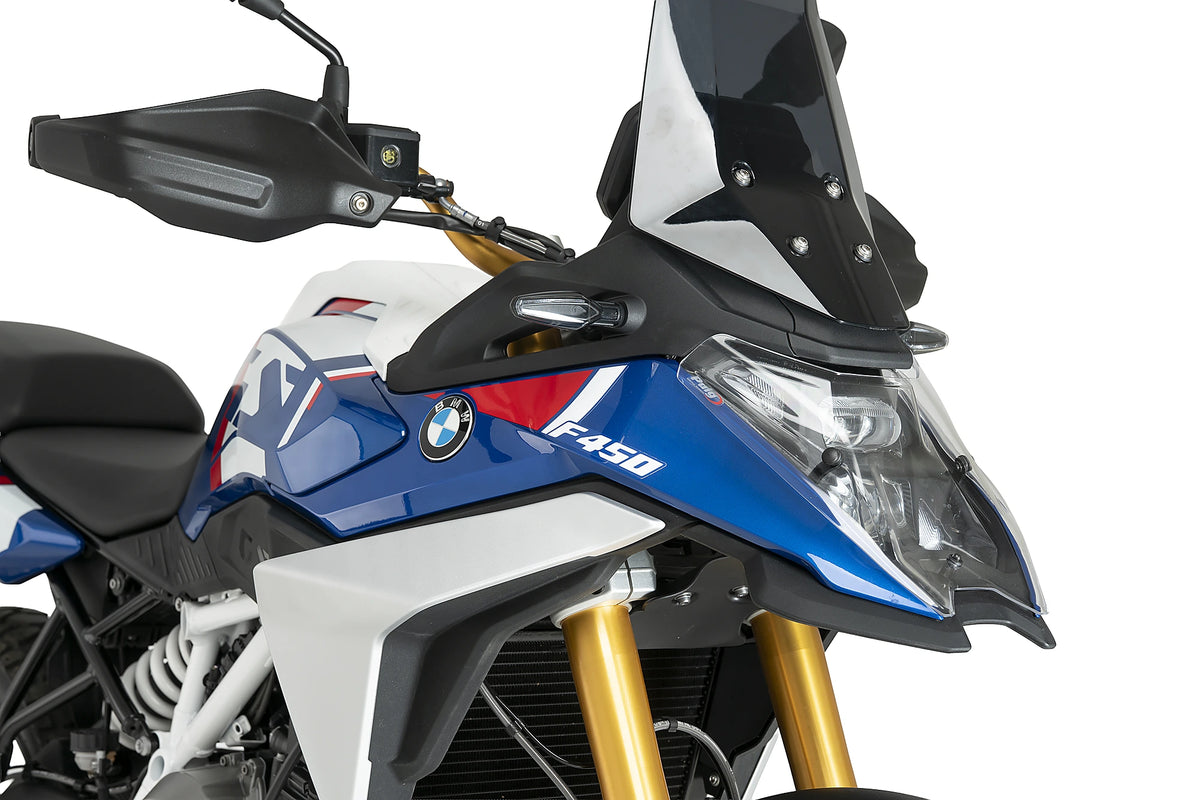 Puig 23209W Clear Headlight Protector BMW F450GS 2026, scratch-resistant polycarbonate motorcycle headlight guard with UV protection, black epoxy-coated steel mounting brackets and fitting kit.