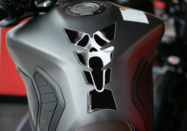 Puig Scream universal motorcycle tank pad and fuel tank protector, Height 213.8 mm x Width 123 mm with horror-inspired graphic design