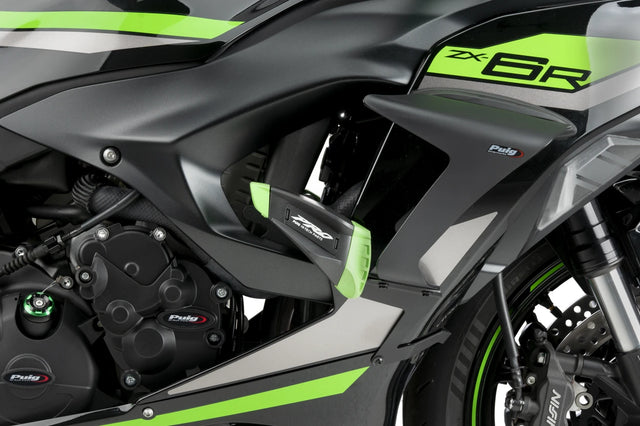 Puig Pro 2.0 frame sliders installed on Kawasaki ZX-6R 2024–2026 with rubber protectors