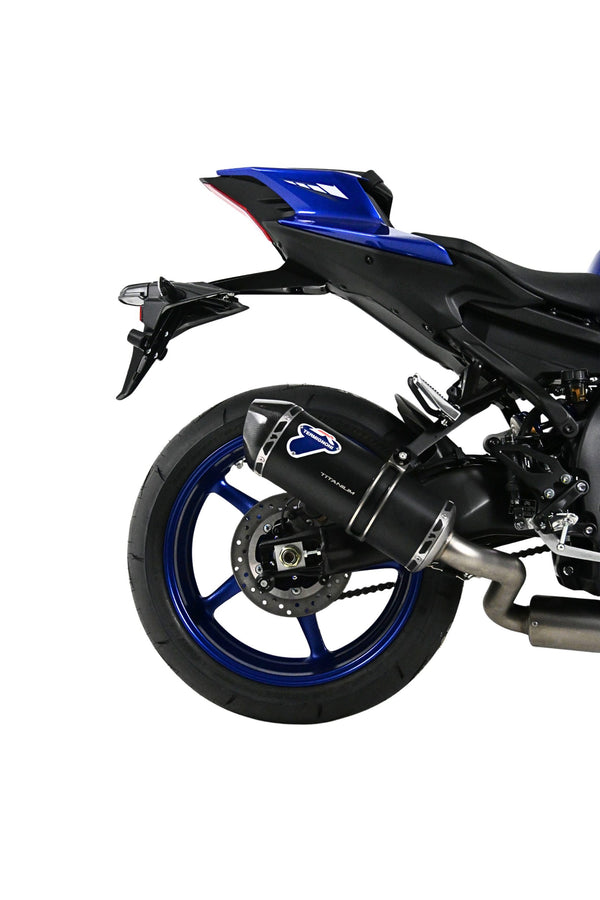 Termignoni black titanium homologated exhaust system fitted to Yamaha YZF-R9 2025–2026 with carbon fibre end cap_1